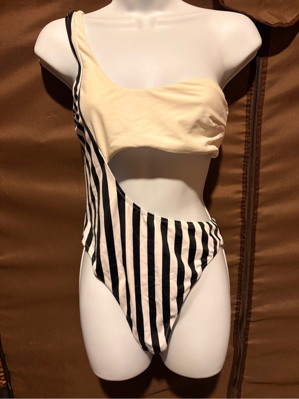 Kendall & Kylie Cream and Black One-Shoulder Striped One-Piece Size Large